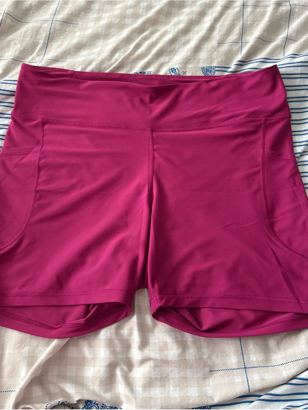 Old Navy Women's Athletic Pocket Shorts - Fuchsia